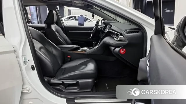 Toyota Camry (XV70) 2019 Белый из Кореи, фото 2