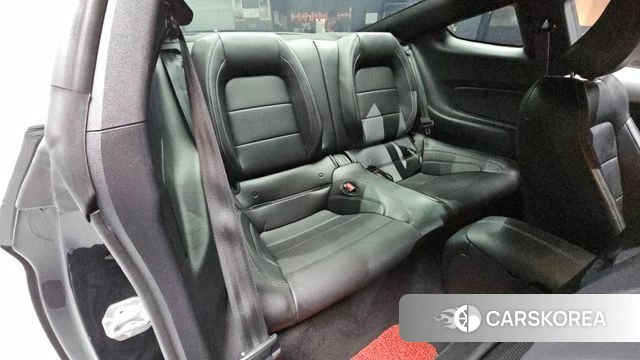 Ford Mustang 2023 Черный из Кореи, фото 2