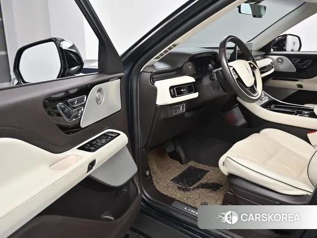 Lincoln Aviator 2nd generation 2023 Серый из Кореи, фото 2