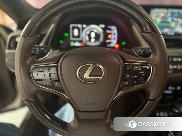 Lexus ES300h 7th generation 2019 Серебристо-серый из Кореи, фото 2