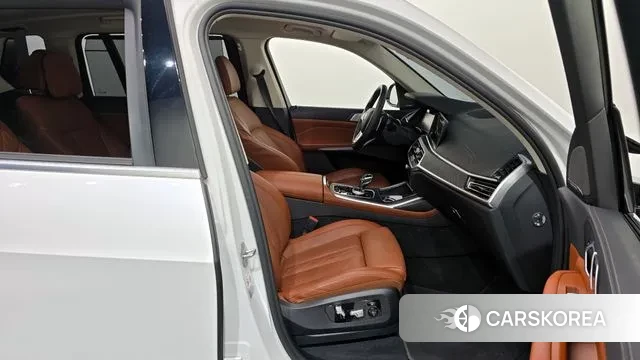 BMW X7 (G07) 2022 Белый из Кореи, фото 2