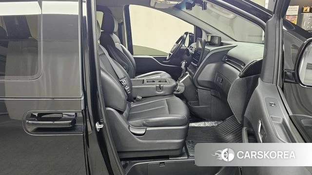 Hyundai Staria 2021 Черный из Кореи, фото 2