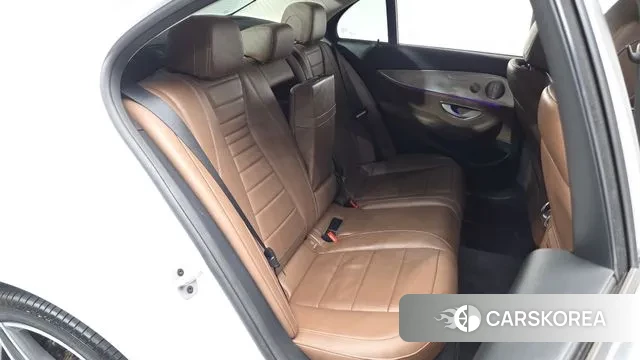 Mercedes-Benz E-Class W213 2019 Белый из Кореи, фото 2