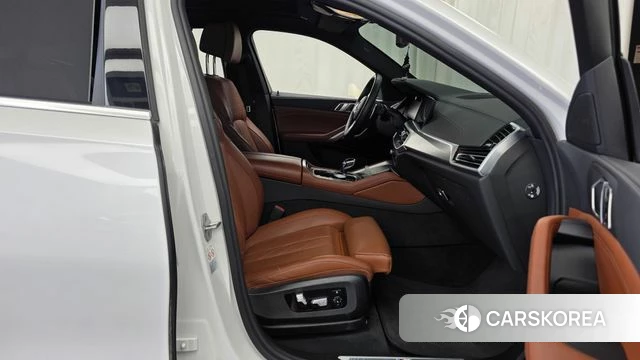BMW X6 (G06) 2022 Белый из Кореи, фото 2