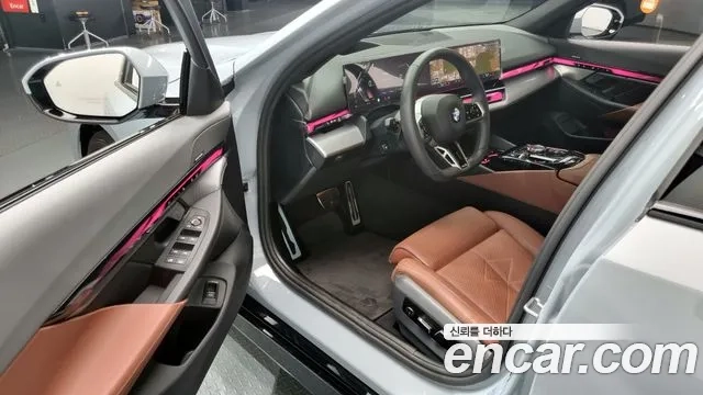 BMW 5 Series (G60) 2024 Серебристо-серый из Кореи, фото 2