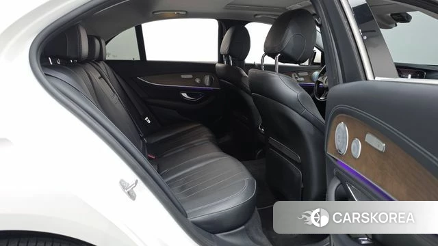 Mercedes-Benz E-Class W213 2018 Белый из Кореи, фото 2