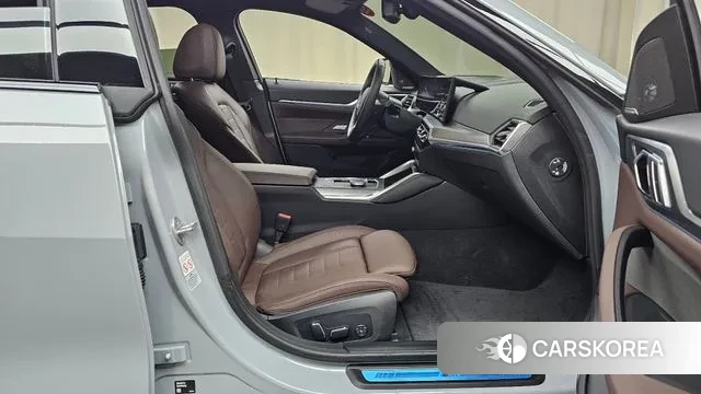 BMW i4 2024 Светло-серебряный цвет из Кореи, фото 2