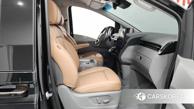 Hyundai Staria 2025 Черный из Кореи, фото 2