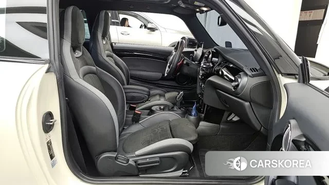 Mini Cooper S 2021 Жемчужный цвет из Кореи, фото 2