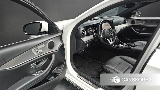 Mercedes-Benz E-Class W213 2018 Белый из Кореи, фото 2