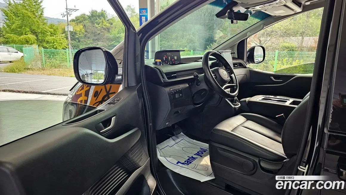 Hyundai Staria 2023 Черный из Кореи, фото 2