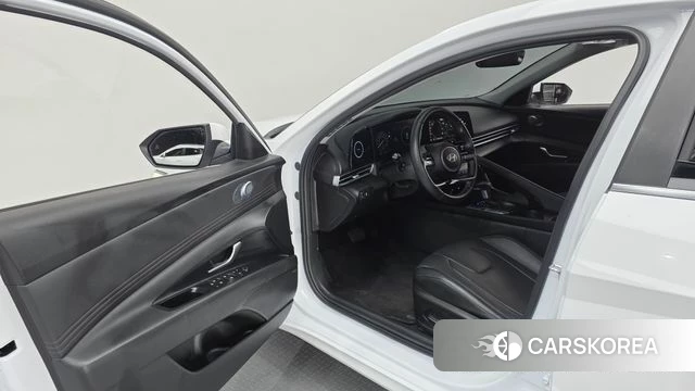 Hyundai The New Avante (CN7) 2024 Белый из Кореи, фото 2