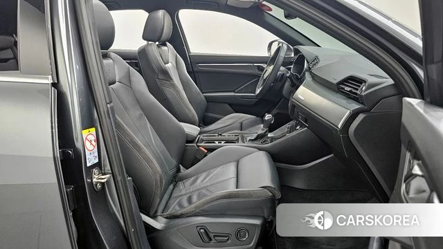 Audi Q3 (F3) 2023 Серый из Кореи, фото 2