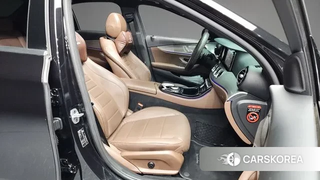 Mercedes-Benz E-Class W213 2018 Черный из Кореи, фото 2