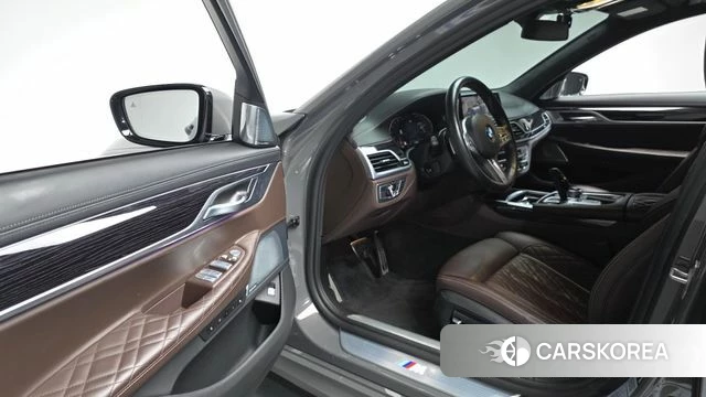 BMW 7 Series (G11) 2022 Серебристо-серый из Кореи, фото 2