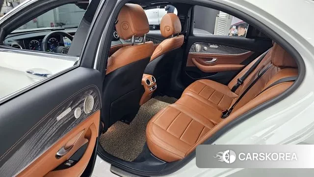 Mercedes-Benz E-Class W213 2021 Белый из Кореи, фото 2