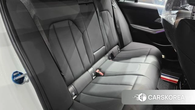 BMW 3 Series (G20) 2022 Белый из Кореи, фото 2