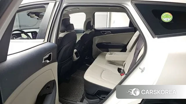 Kia Sportage 5th Generation Hybrid 2023 Белый из Кореи, фото 2