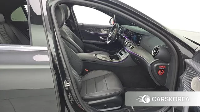 Mercedes-Benz E-Class W213 2022 Серый из Кореи, фото 2