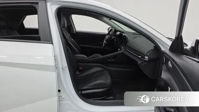 Hyundai The New Avante (CN7) 2023 Белый из Кореи, фото 2