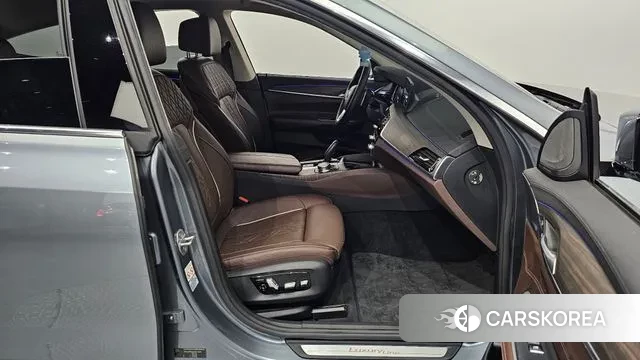 BMW 6 Series GT (G32) 2018 Светло-серебряный цвет из Кореи, фото 2