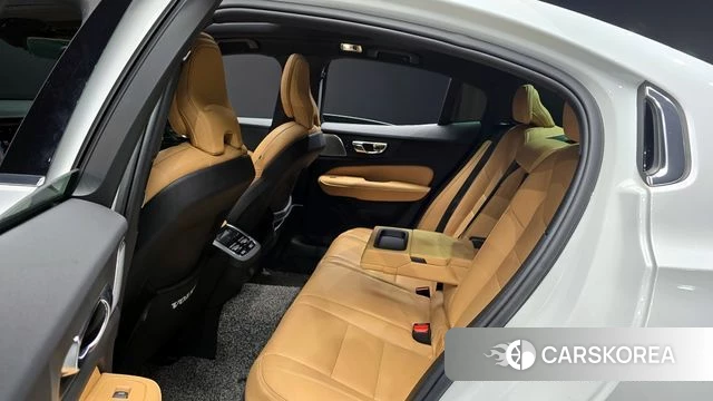 Volvo S60 3rd generation 2021 Белый из Кореи, фото 2