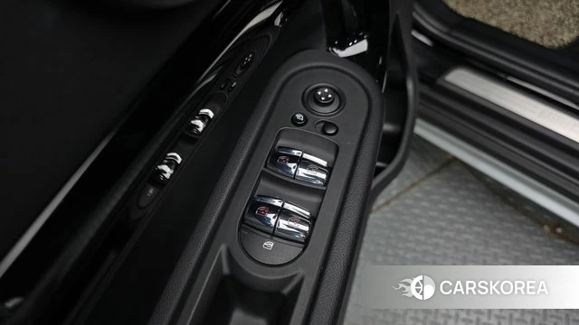 Mini Cooper Countryman 2023 Черный из Кореи, фото 2