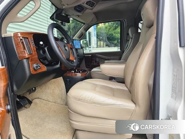 Chevrolet Express Van 2019 Белый из Кореи, фото 2