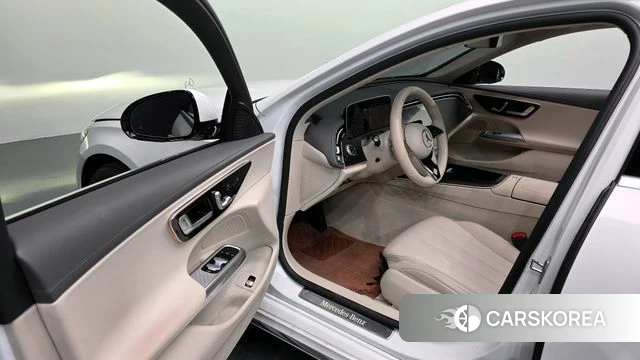 Mercedes-Benz E-Class W214 2025 Белый из Кореи, фото 2