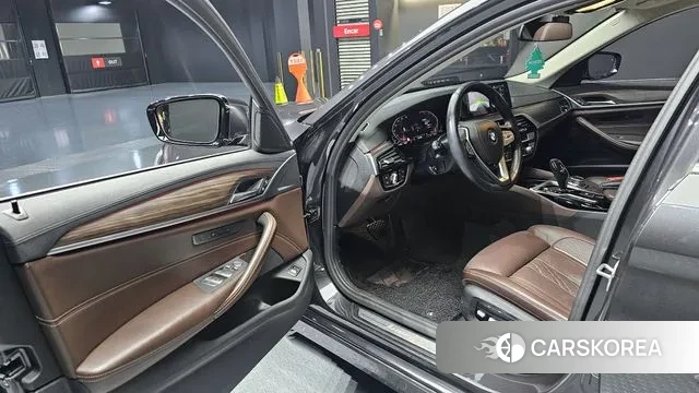 BMW 5 Series (G30) 2019 Серый из Кореи, фото 2