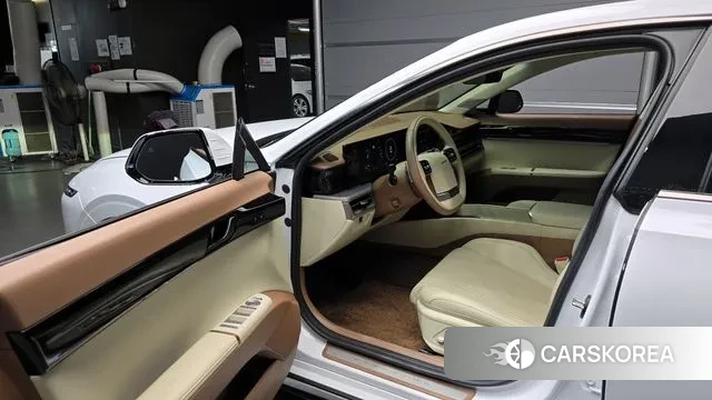 Hyundai Grandeur Hybrid (GN7) 2023 Белый из Кореи, фото 2