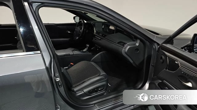 Lexus ES300h 7th generation 2020 Серый из Кореи, фото 2