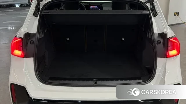 BMW iX1 (U11) 2023 Белый из Кореи, фото 2