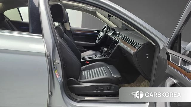 Volkswagen Passat GT (B8) 2018 Серебряный из Кореи, фото 2