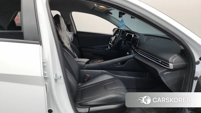 Hyundai The New Avante (CN7) 2024 Белый из Кореи, фото 2