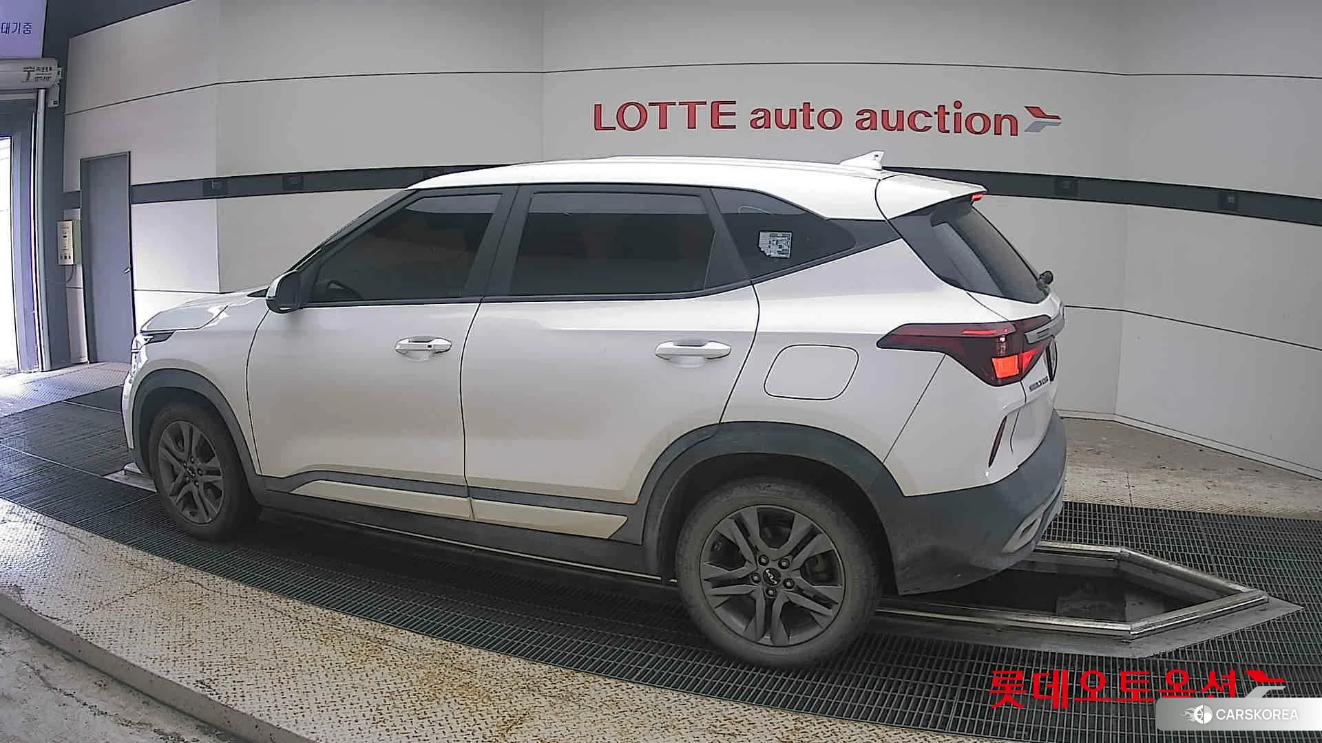 Kia Seltos 2022 Snow White Pearl из Кореи, фото 2