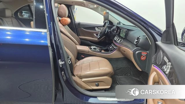 Mercedes-Benz E-Class W213 2018 Синий из Кореи, фото 2