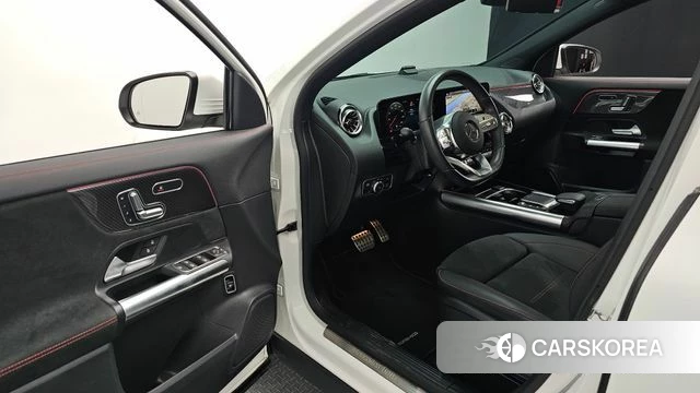 Mercedes-Benz GLA - Class H247 2023 Белый из Кореи, фото 2