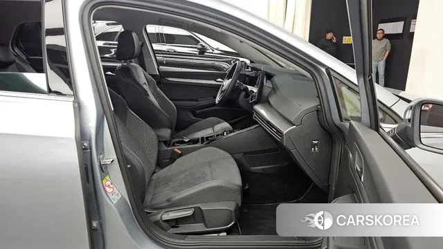 Volkswagen Golf 8th Generation 2025 Серебряный из Кореи, фото 2