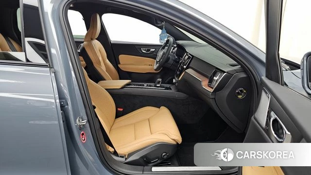 Volvo V60 Cross-Country 2nd Generation 2022 Серый из Кореи, фото 2