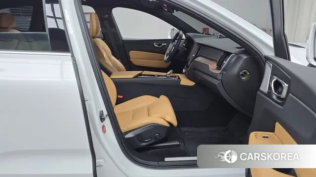 Volvo XC60 second Generation 2021 Белый из Кореи, фото 2