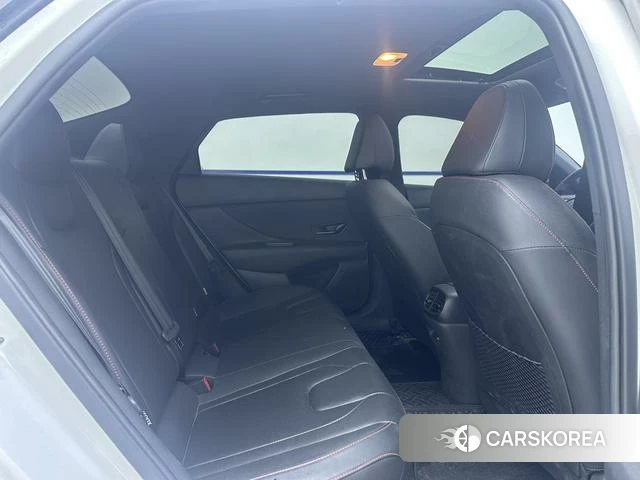 Hyundai Elantra 2023 Белый из Китая, фото 2