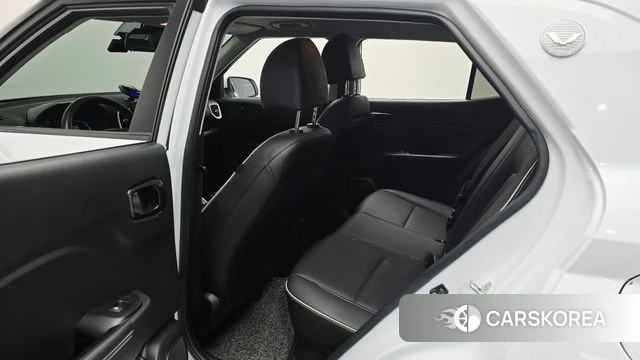Hyundai Venue 2023 Белый из Кореи, фото 2
