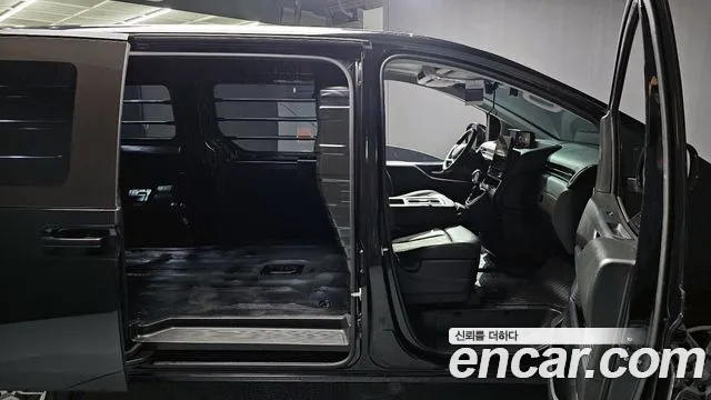 Hyundai Staria 2023 Черный из Кореи, фото 2