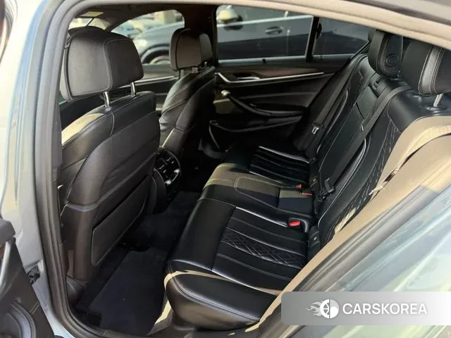 BMW 5 Series (G30) 2018 Серый из Кореи, фото 2