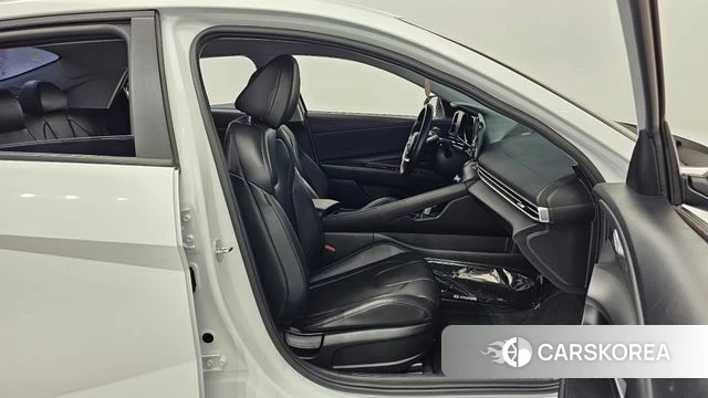 Hyundai Avante Hybrid (CN7) 2023 Белый из Кореи, фото 2