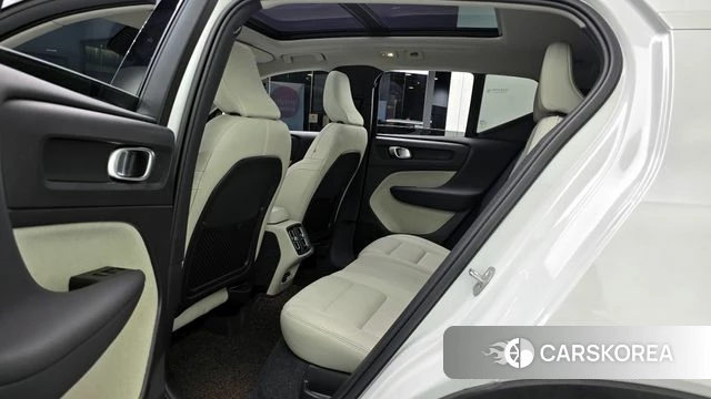 Volvo XC40 2025 Белый из Кореи, фото 2