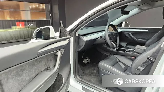 Tesla Model Y 2024 Белый из Кореи, фото 2