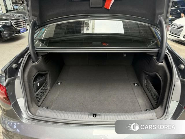 Audi A4L 2021 Темно-серый из Китая, фото 2
