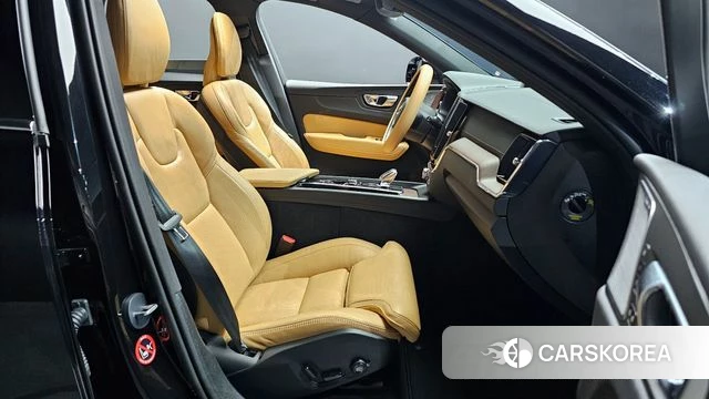 Volvo XC60 second Generation 2024 Черный из Кореи, фото 2